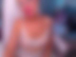 Fay MILF webcam performer live streaming