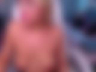 Live cam show with Fay - Thin on StripNow