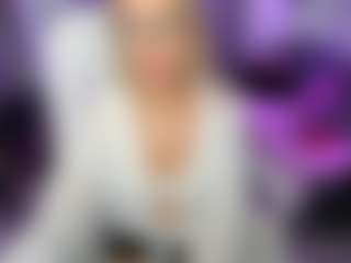 Live cam show with Fay - Skinny MILF on Soda Cam