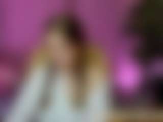 Live cam show with Meg-Ryann - Shaved Pussy Teen (18+) on Dare Cams