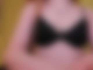 Live cam show with Meg-Ryann - Blonde Hair Petite on Camsoda