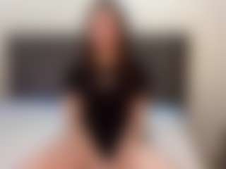 Live cam show with Ivy - Camel Toe on Camsoda