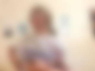 AdrieneFrock's Live Sex Cam Show