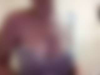 AdrieneFrock's Live Sex Cam Show