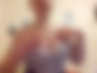 AdrieneFrock's Live Sex Cam Show