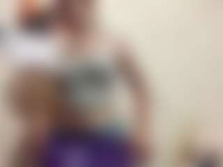 AdrieneFrock's Live Sex Cam Show