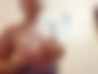 Live cam show with AdrieneFrock - Granny on AdultVida.com