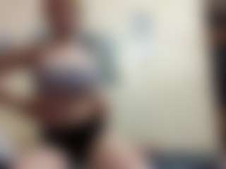 Live cam show with AdrieneFrock - Average on fapnchat