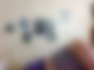 Live cam show with AdrieneFrock - Average on eurowanks.com