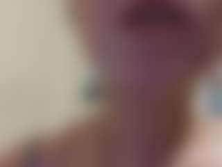Live cam show with AdrieneFrock - Small Tits on intimatelivegirls.com