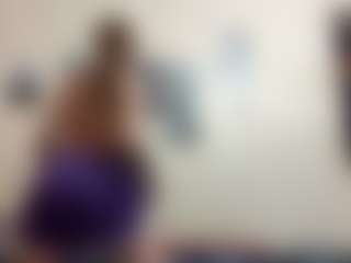 Live cam show with AdrieneFrock - BBW on madthumbs