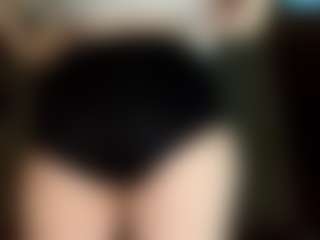Live cam show with AdrieneFrock - Blue Eyes on Uber Horny