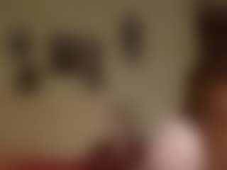 Live cam show with AdrieneFrock - Petite on live.xbliss.ai