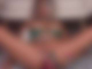 emmabestsquirt's Live Sex Cam Show