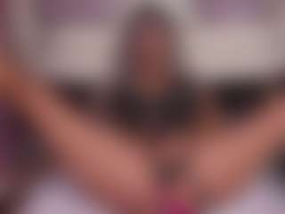 emmabestsquirt's Live Sex Cam Show
