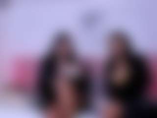 Live cam show with Ivy y Luna - Facial Piercings on Latina Girls