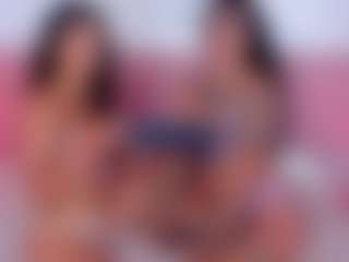Live cam show with Ivy y Luna - Strip on Livezox