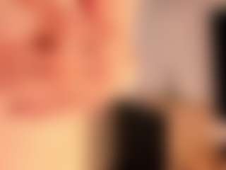 Live cam show with JacquiLeuthe - Small Tits on Uber Horny
