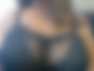 Live cam show with CleoEyesQueen - New Big Tits on friskycurves.com