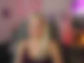 Live cam show with EmilySwann - Teen (18+) on AdultVida.com