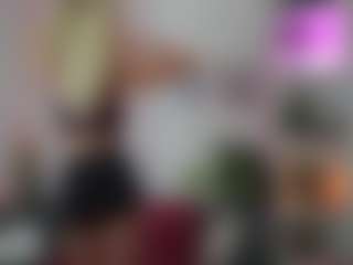 Show de câmera ao vivo com EmilySwann - Gamer Pornstar no Camsoda