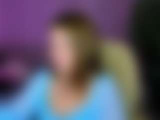 Live cam show with Kira - Smoking on CamClone