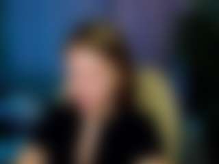 Live cam show with Kira - Petite on crypto-cams