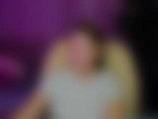 Live cam show with Kira - New White on Hubzter Live