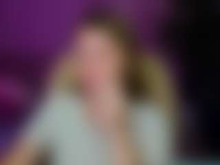 Live cam show with Kira - BBW on TeamSkeetLive