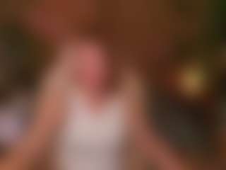 Live cam show with Kira - Average on Streamer API