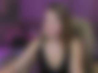 Live cam show with Kira - Body Massage on Milf Play