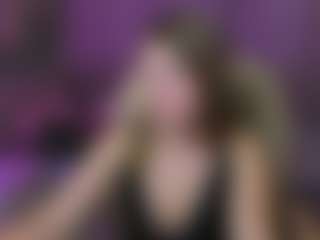Live cam show with Kira - Body Massage on googirlz