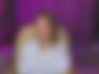 Live cam show with Kira - Average on livesuperchat.net