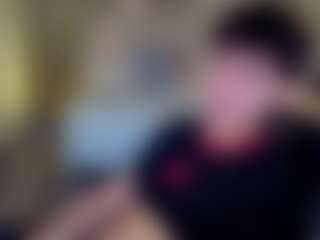 Live cam show with kyler-tay - Living Room on friskycurves.com
