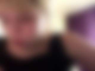 Live cam show with Toshia - Blonde Hair Middle Aged on Cam Slut