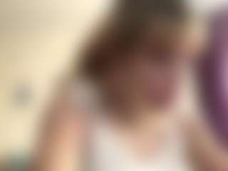 Live cam show with Toshia - Petite on Camsoda
