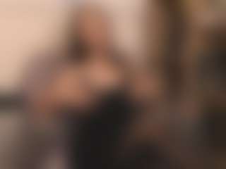 Live cam show with Mia - Brown Hair on Mixed Magazine Live