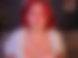 Live cam show with Emma-Davisey - Oil on eurowanks.com