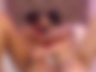 Live cam show with JulietteMoretti - Tease on Dare Cams