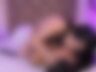 Live cam show with JulietteMoretti - Deepthroat on Camsoda