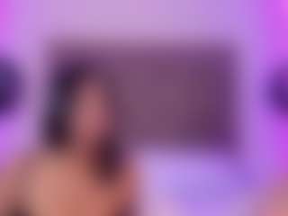Live cam show with JulietteMoretti - Strip on Uber Horny