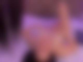 Live cam show with JulietteMoretti - Body Massage on SpankPalCams