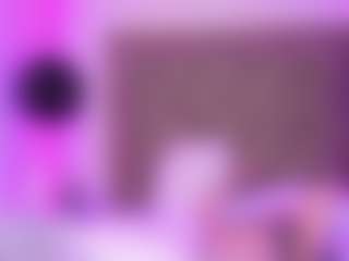 Live cam show with JulietteMoretti - Strapon on CamSodaAdn