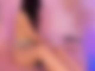 Live cam show with MiiaDiaz - Small on Camsoda