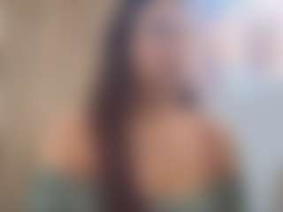 Live cam show with MiiaDiaz - Nipple Piercings on Uber Horny