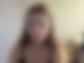 Live cam show with Lilly - Moaning on sexylive.show
