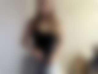 Live cam show with Lilly - Handjob on StripNow