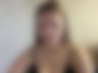 Live cam show with Lilly - Blue Eyes on crypto-cams