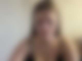 Live cam show with Lilly - Camel Toe on CamwithHer