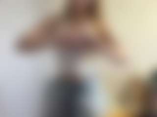 Live cam show with Lilly - Camel Toe on madthumbs